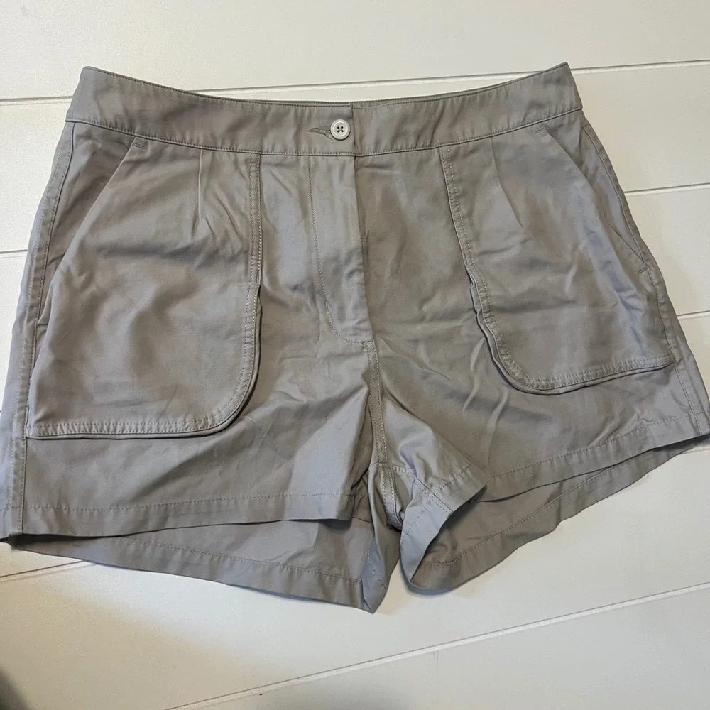 Lululemon Athletica Gray Utility Hiking Shorts Women Size 8 Patch Pockets